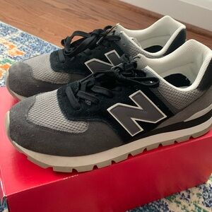 New Balance shoes / black and gray/ 574